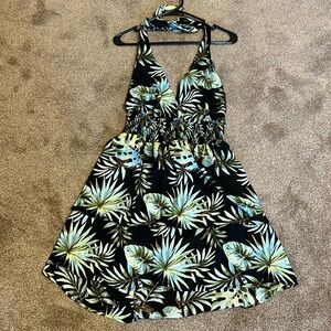 XL mini halter dress. Green & Black left pattern.
Madden NYC.